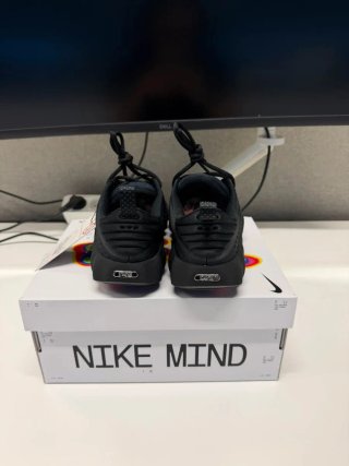 Nike Mind 002 Black Hyper Crimson Talla 36