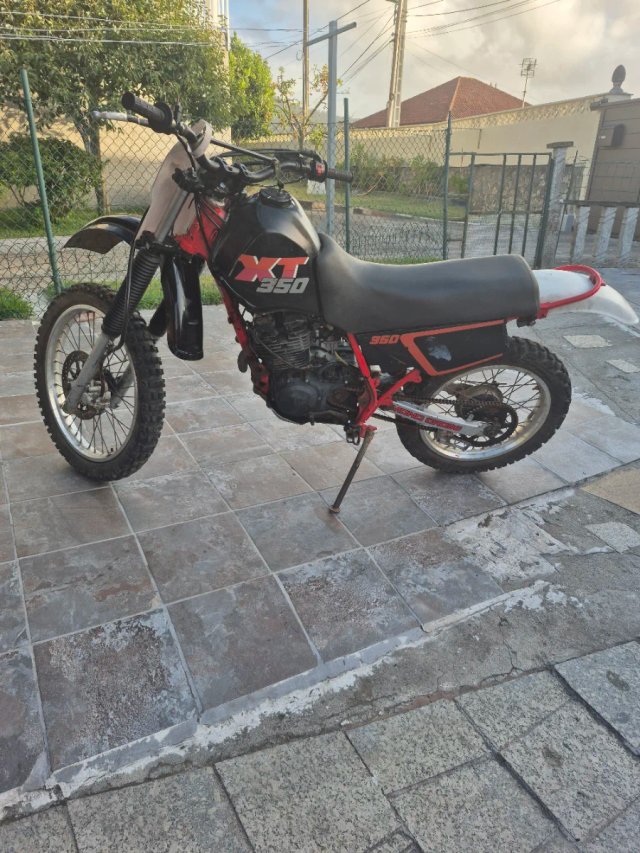 Yamaha XT 350 Enduro Moto