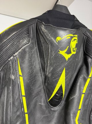 Mono Bela Talla 50 Negro/Amarillo en buen estado