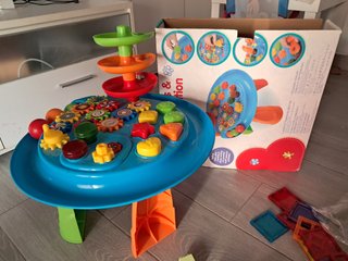 Mesa de juegos para niños