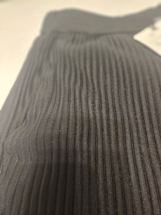 Pantalón oversize plisado negro