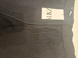 Pantalón oversize plisado negro