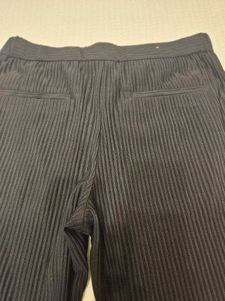 Pantalón oversize plisado negro