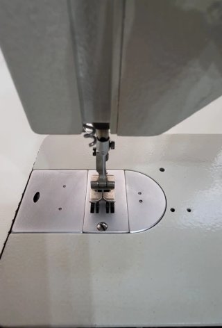 Máquina de coser bordadora Wertheim
