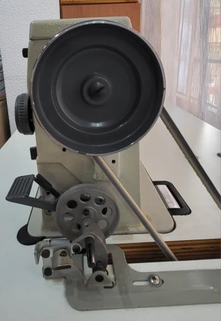 Máquina de coser bordadora Wertheim