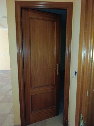 Puerta de madera interior