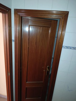 Puerta de madera interior