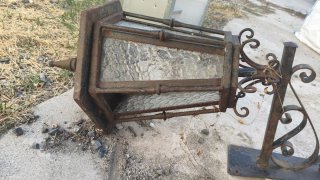Farol de hierro forjado antiguo