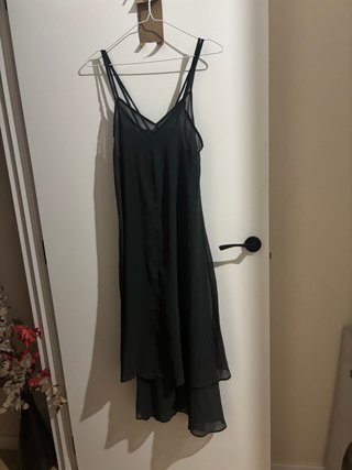 Vestido gris largo tirantes y otro negro