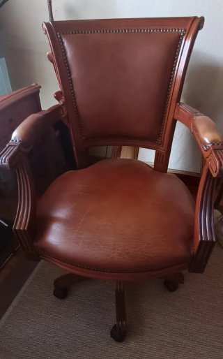 Escritorio y Silla de Madera Marrón