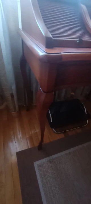 Escritorio y Silla de Madera Marrón