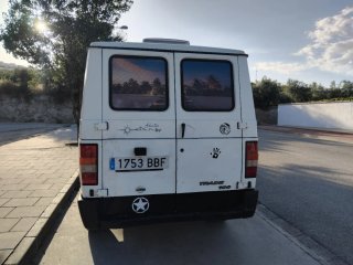 Nissan Trade 2000