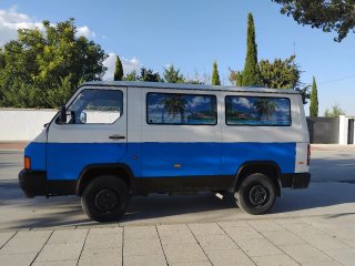 Nissan Trade 2000