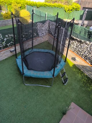 Trampolín infantil con red de seguridad