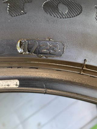 Neumáticos 245/45R18