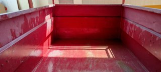 Remolque de coche rojo