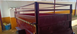 Remolque de coche rojo