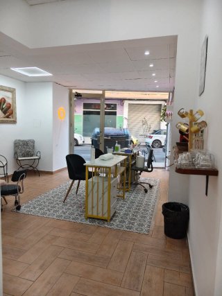 Traspasos de peluquería salón de uñas