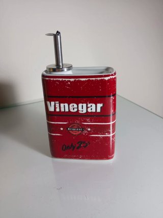 Dos bidones decorativos: Aceite y Vinagre