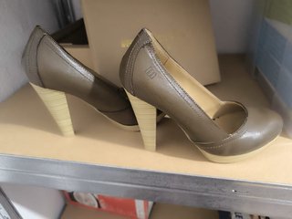 Zapatos Mustang Tacon Beige/Marron