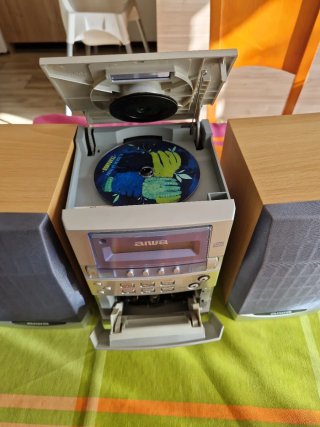 Mini cadena Aiwa CD, Radio, Cassette