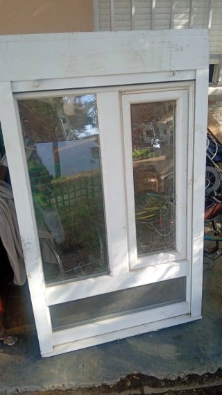 Ventana de aluminio blanca