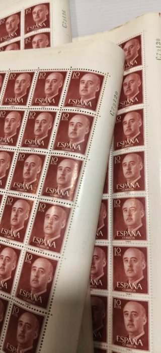 19 Pliegos de 100 sellos Franco