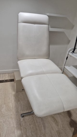 Vendo camilla y carro auxiliar para pedicura, esté