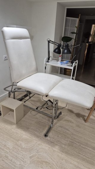 Vendo camilla y carro auxiliar para pedicura, esté