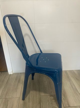 Silla metálica estilo Tolix azul
