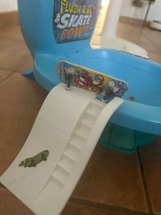 Pista Finger Skate Hot Wheels Water Bowl