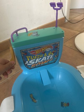 Pista Finger Skate Hot Wheels Water Bowl