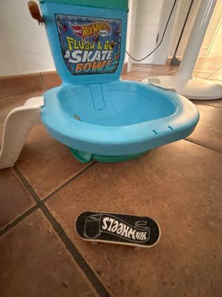 Pista Finger Skate Hot Wheels Water Bowl