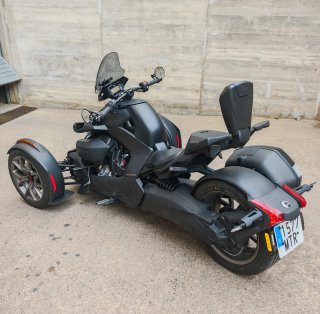 Can-Am Ryker 900 Negro