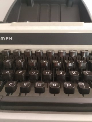 Máquina de escribir Triumph Gabriele 12