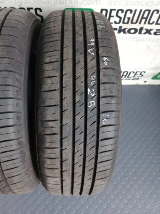 NEUMATICOS 215/60R16 99V