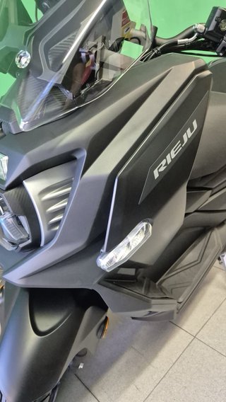 RIEJU X-OVER 125 Scooter Negra