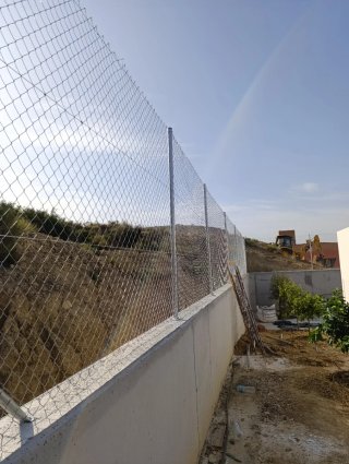 Instalación de vallas y cercados metálicos