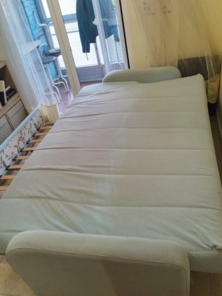 Sofá cama libro azul claro con cama nido.