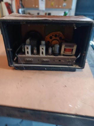 Radio Antigua Marrón y Crema