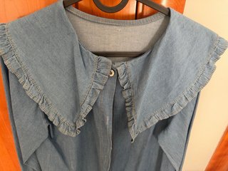 Camisa vaquera con cuello de volantes