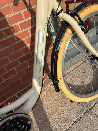 Bicicleta Dtb TOWN 7.0 T-17 color crema. BARAKALDO