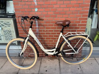 Bicicleta Dtb TOWN 7.0 T-17 color crema. BARAKALDO