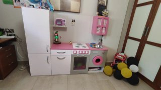Cocinita de madera hecha a mano