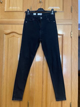 Pantalones pitillo elásticos negros talla 38