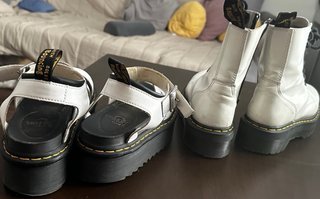Botas y Sandalias Dr. Martens Blancas