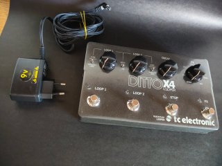 TC Electronic Ditto X4 Looper Pedal + Cargador