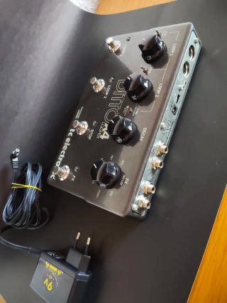 TC Electronic Ditto X4 Looper Pedal + Cargador