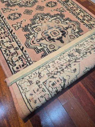 Tappeto da corridoio rosa e beige