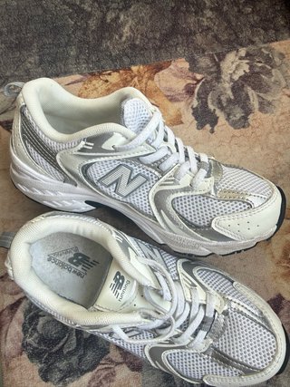 Zapatillas New Balance Niña Blancas y Plateadas